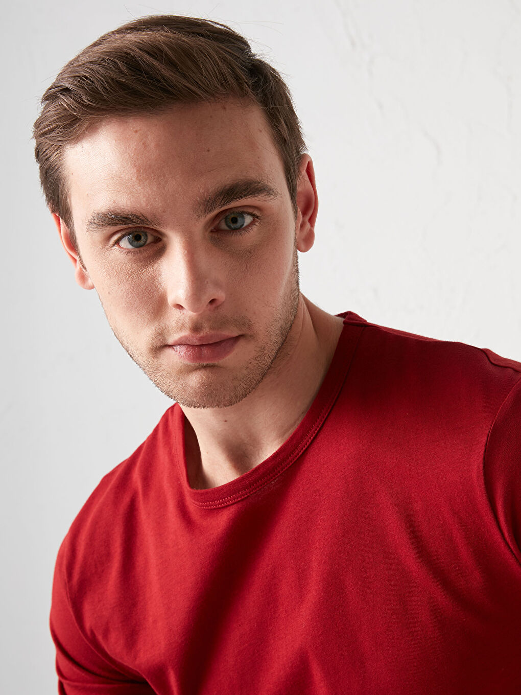 Kırmızı Bisiklet Yaka Kısa Kollu Basic Penye Erkek Tişört-1