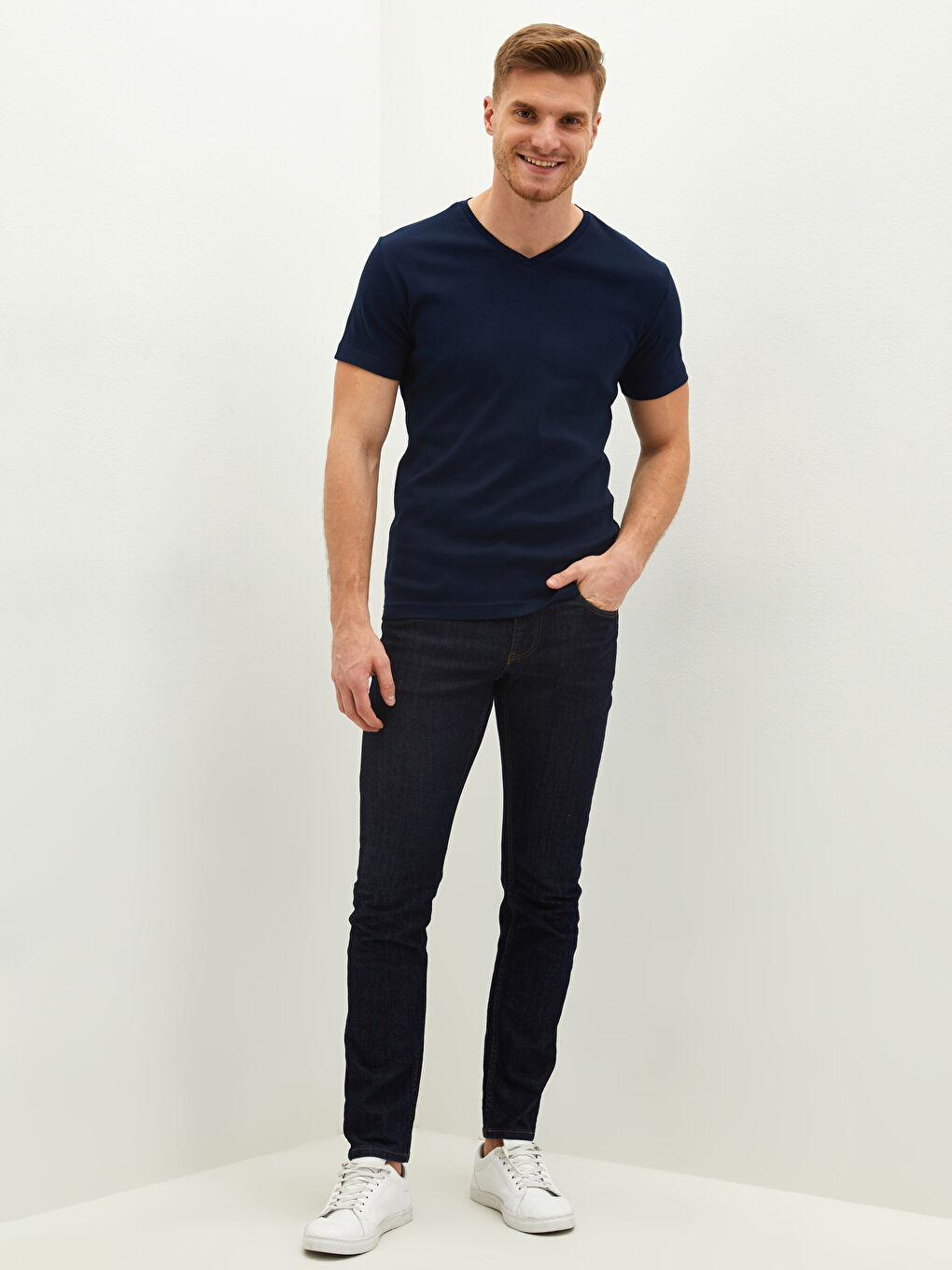 Lacivert V Yaka Kısa Kollu Basic Penye Erkek Tişört-3