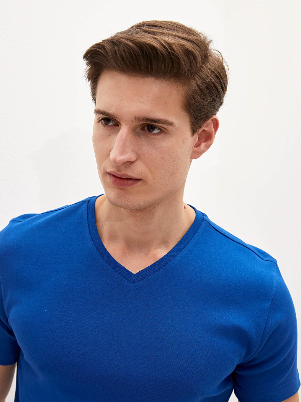 Mavi V Yaka Kısa Kollu Basic Penye Erkek Tişört-2