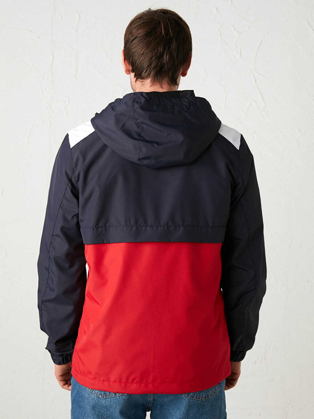 Приталенное пальто с капюшоном и карманом-кенгуру-5