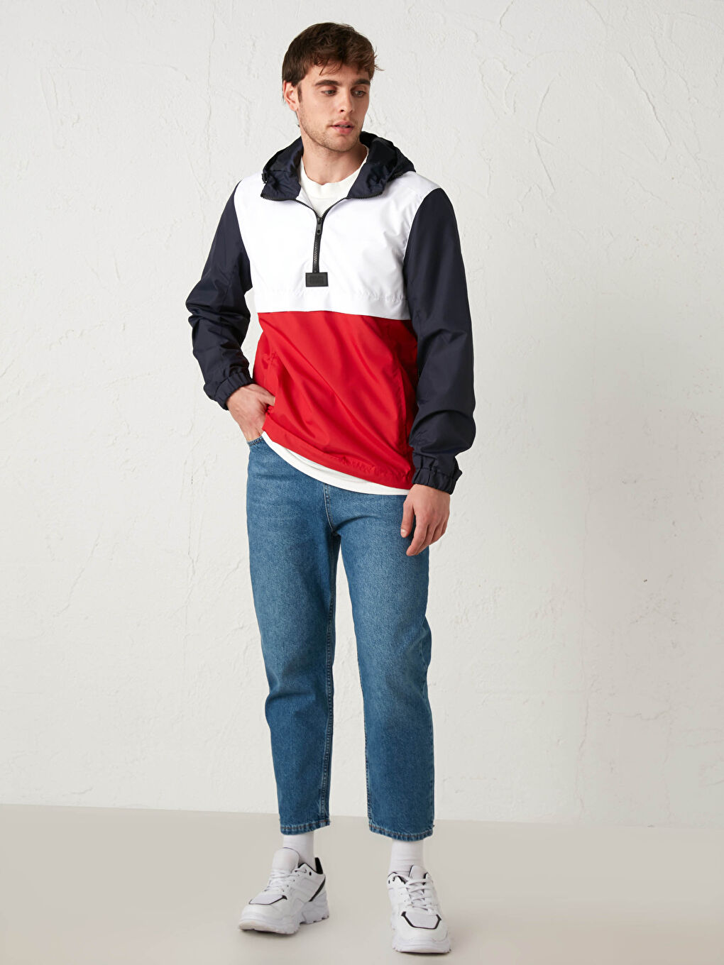 Приталенное пальто с капюшоном и карманом-кенгуру-1