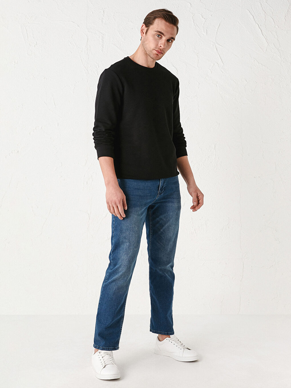 Siyah Bisiklet Yaka Uzun Kollu Basic Erkek Sweatshirt-4