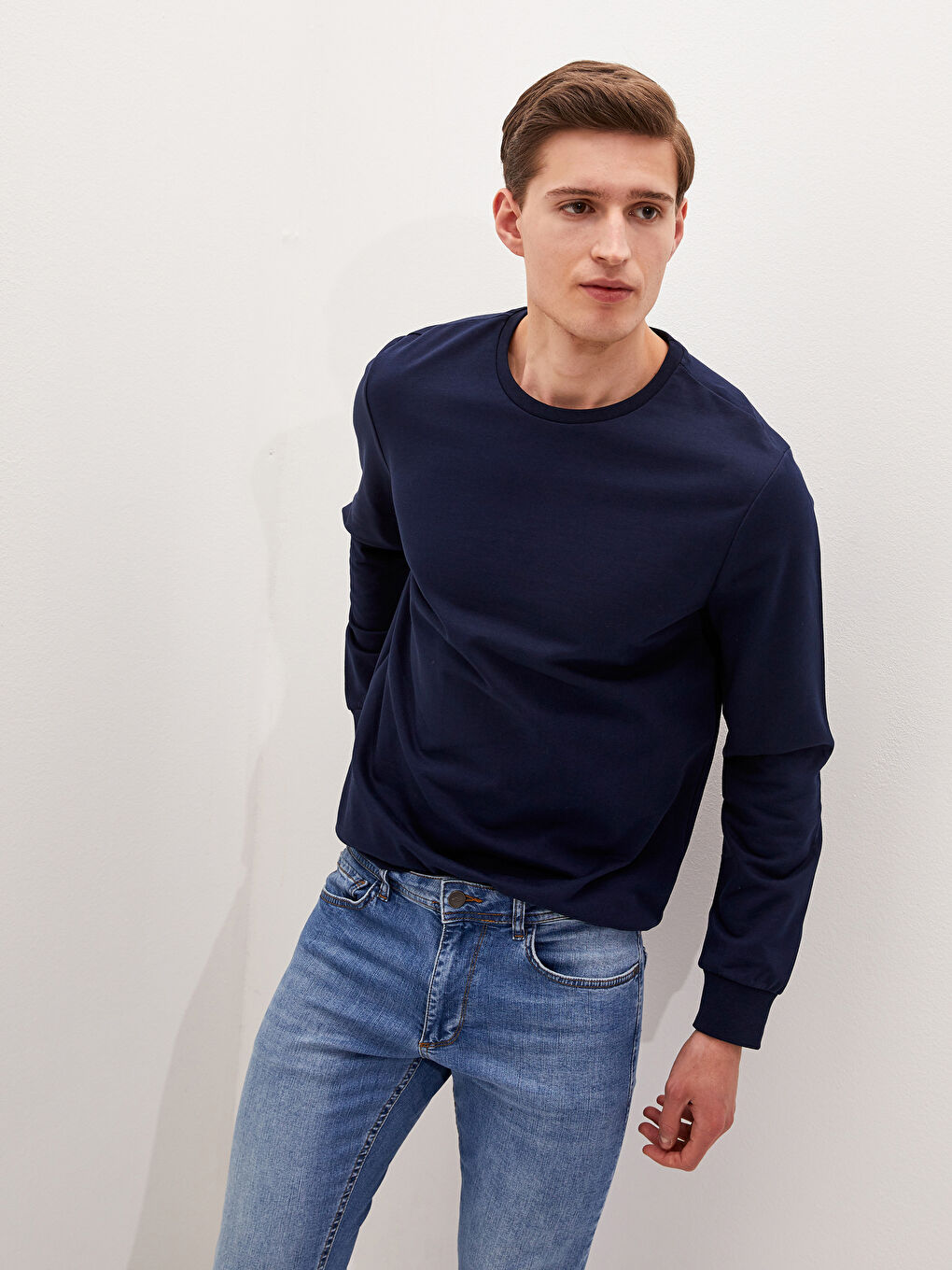 Sweat-shirt Basique à Manches Longues pour Hommes avec Col Rond-1