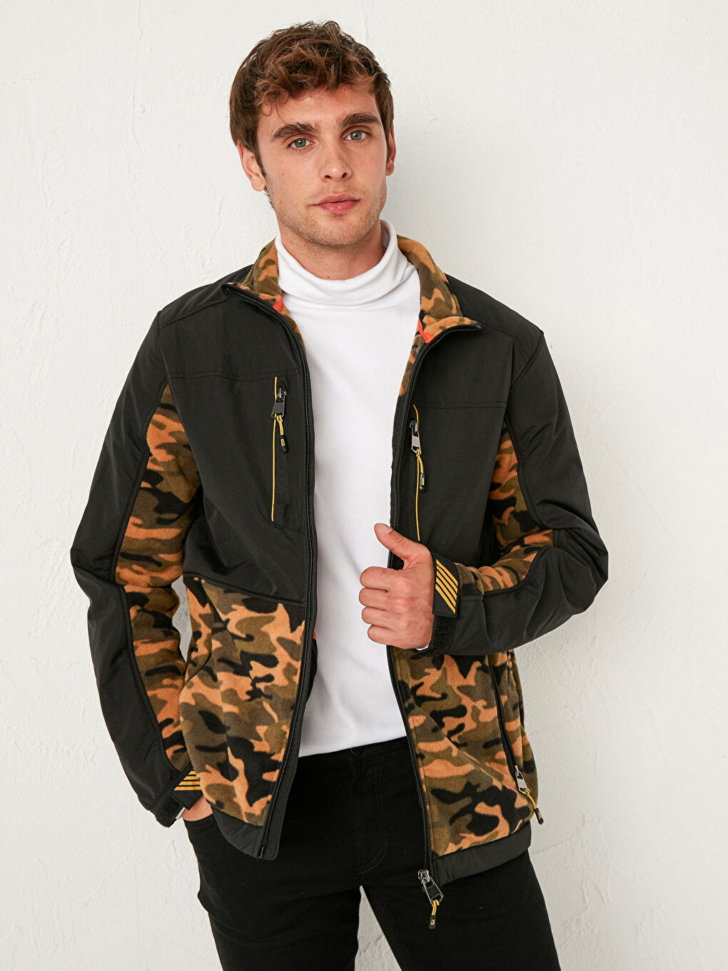 Coupe Régulière Col Cheminée