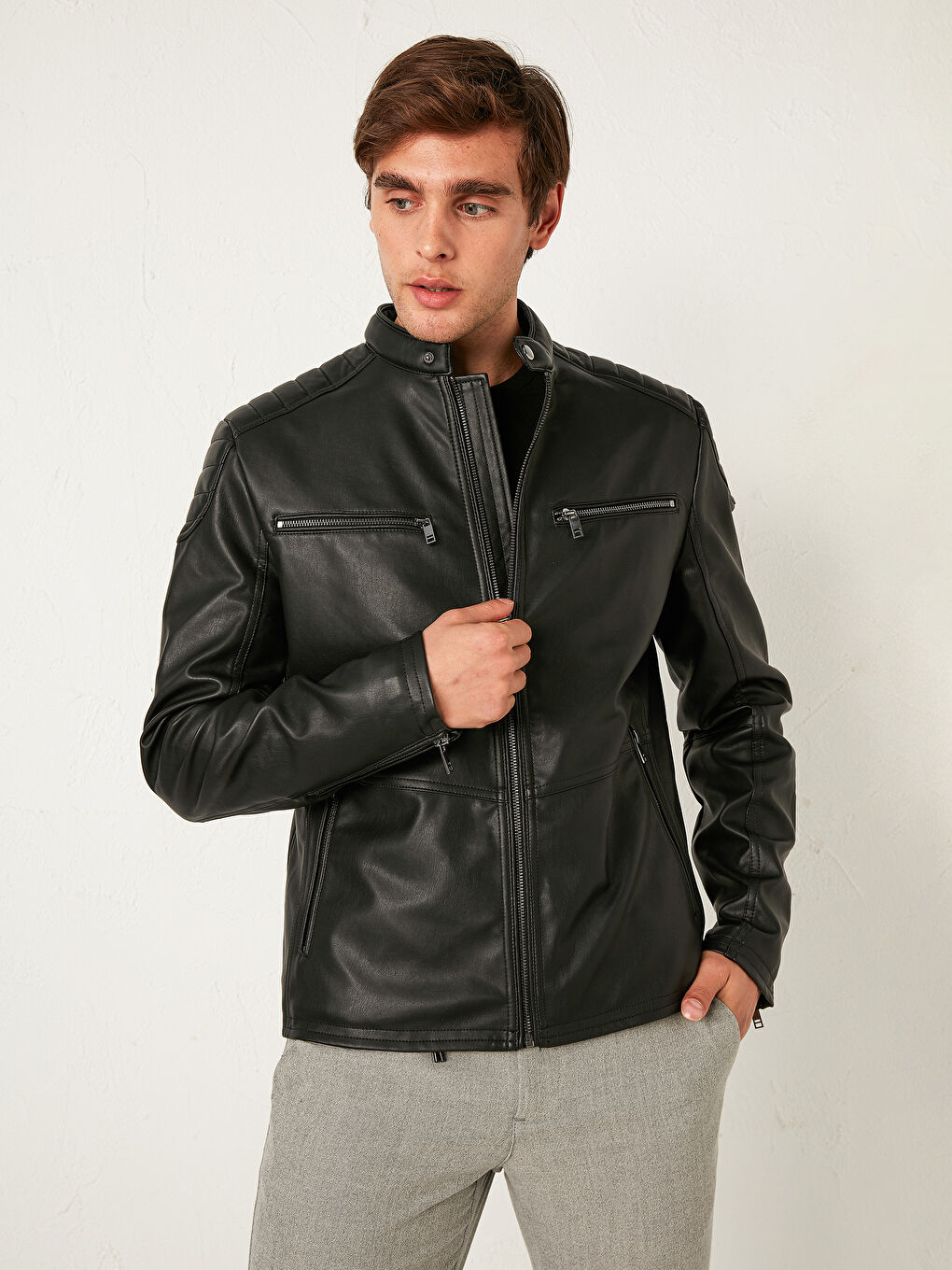 Siyah Slim Fit Deri Görünümlü Mont