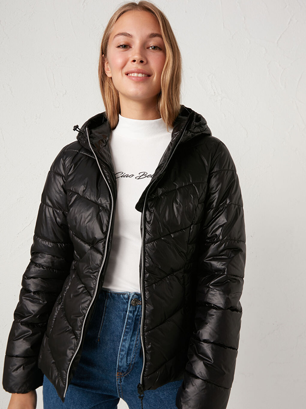 پاڵتۆی پوفەری کڵاودار سادە بۆ ژنان