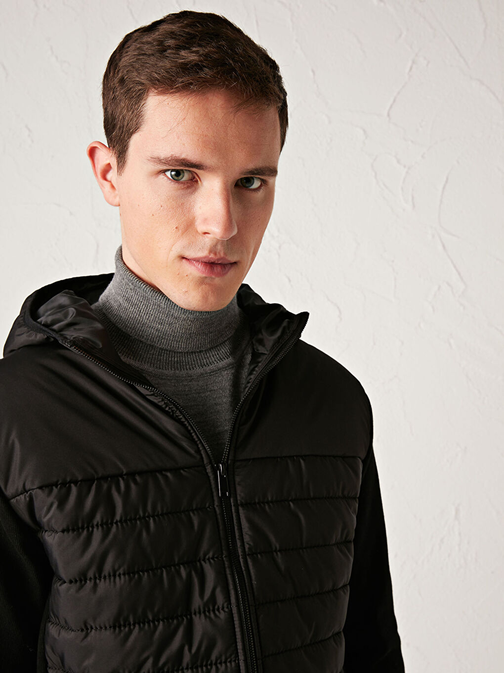 Siyah Standart Kalıp Kapüşonlu Mont