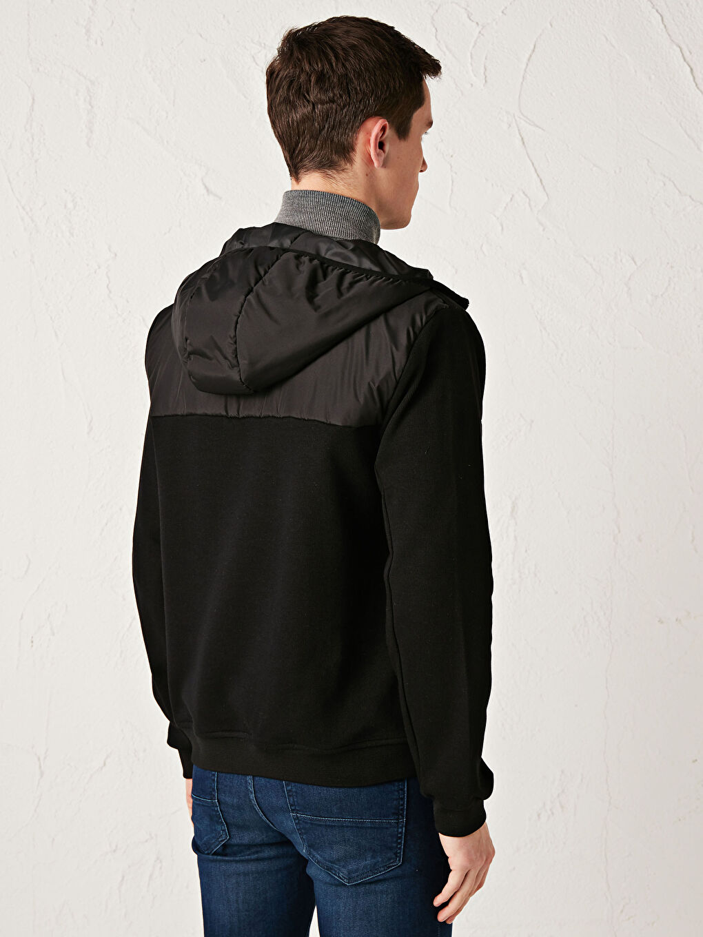 Siyah Standart Kalıp Kapüşonlu Mont-4