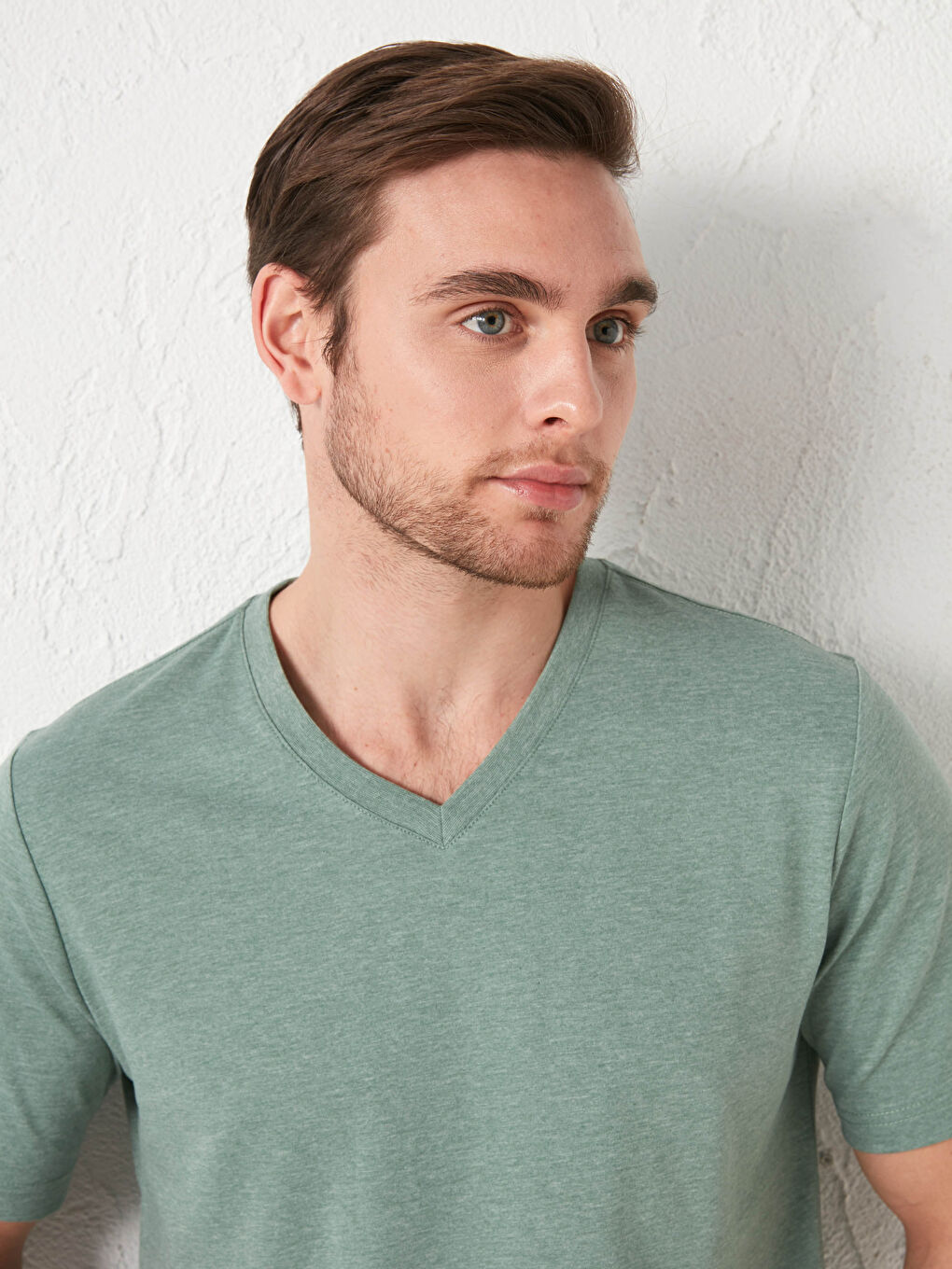 Yeşil V Yaka Kısa Kollu Basic Erkek Tişört-2