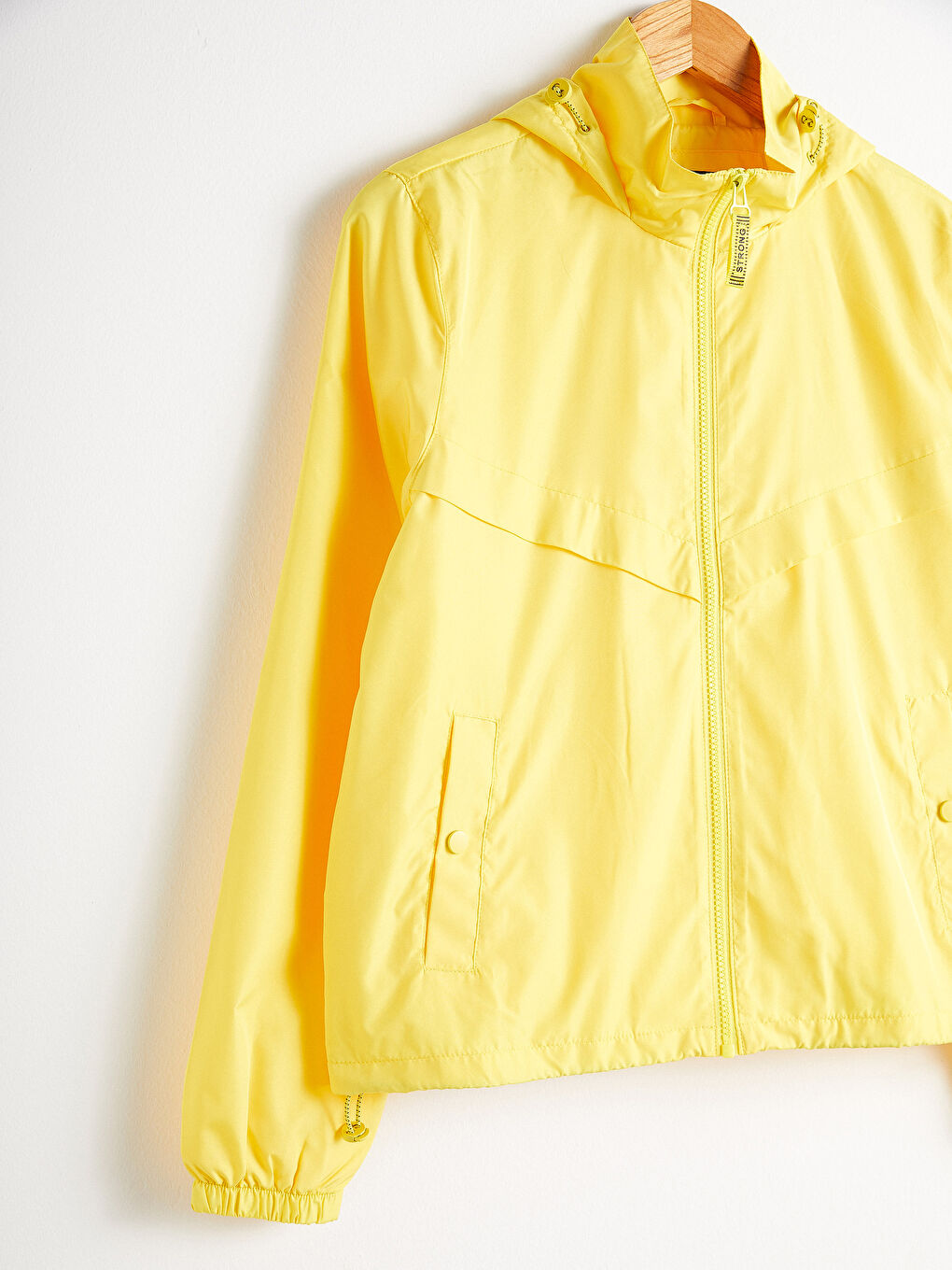 معطف مطر خفيف الوزن بكابوش-15