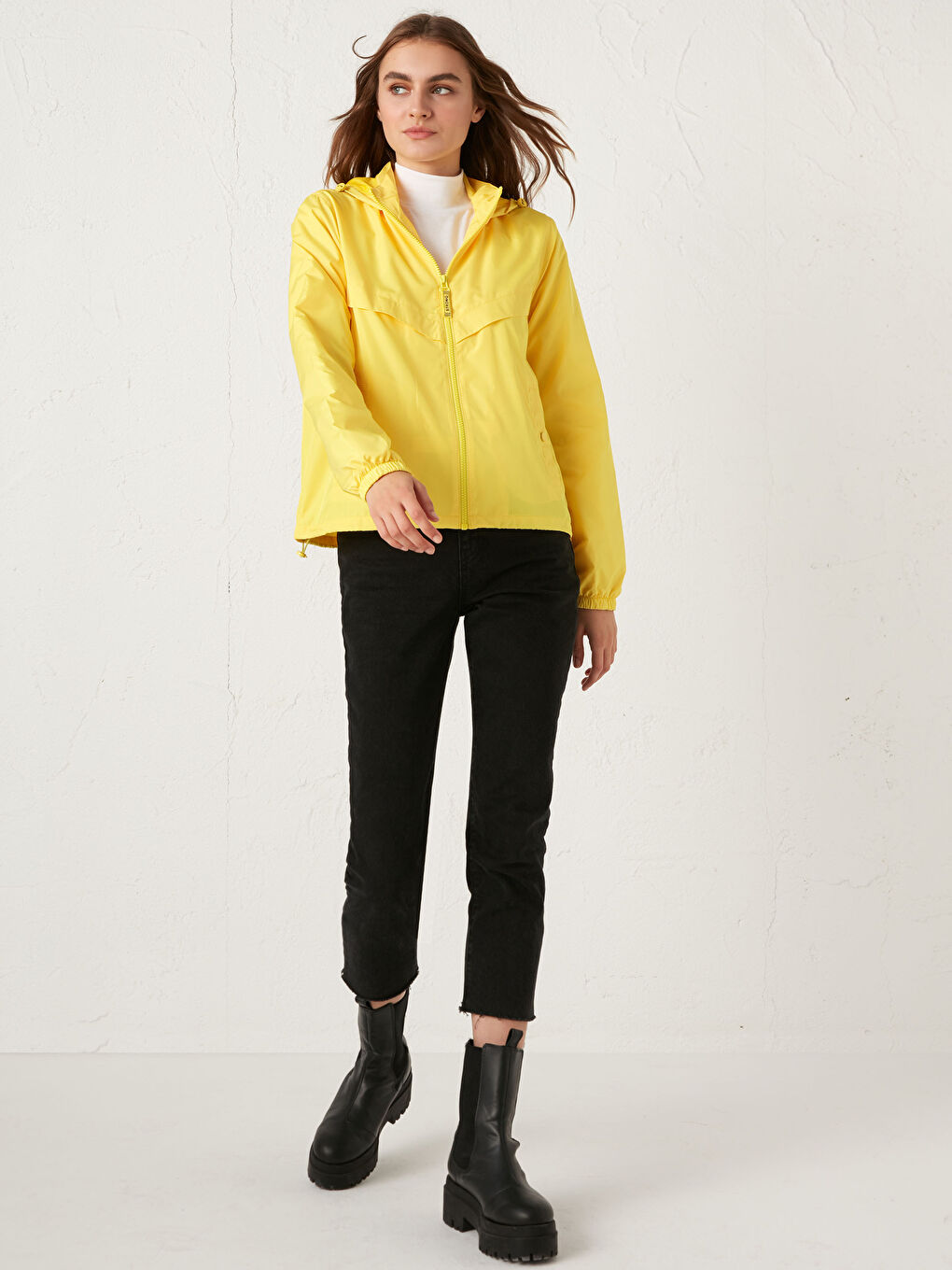 معطف مطر خفيف الوزن بكابوش-10