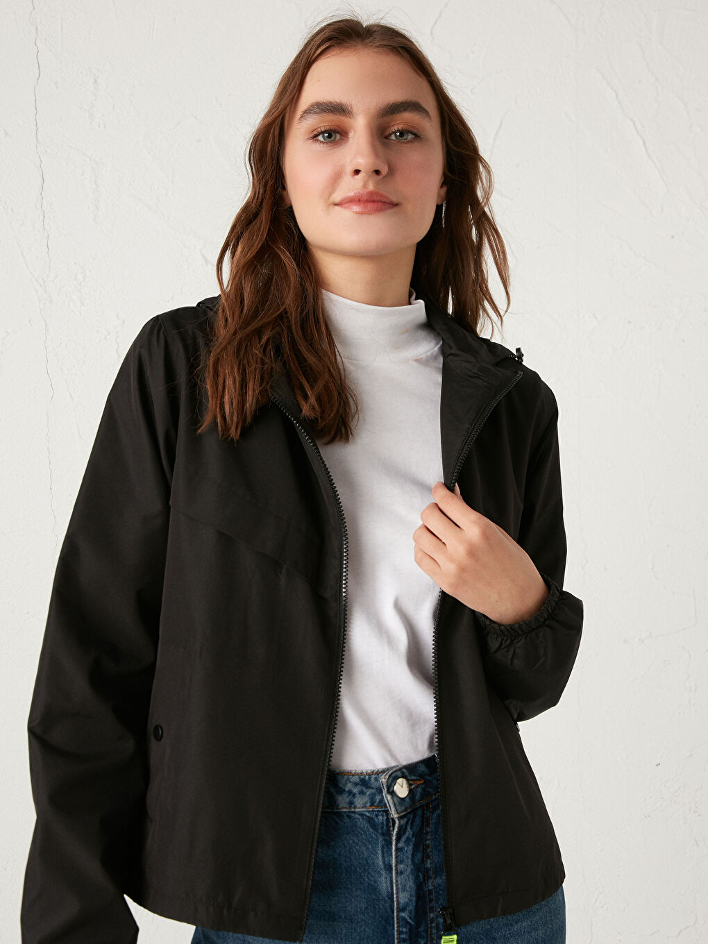 Дождевик с капюшоном и застежкой-молнией