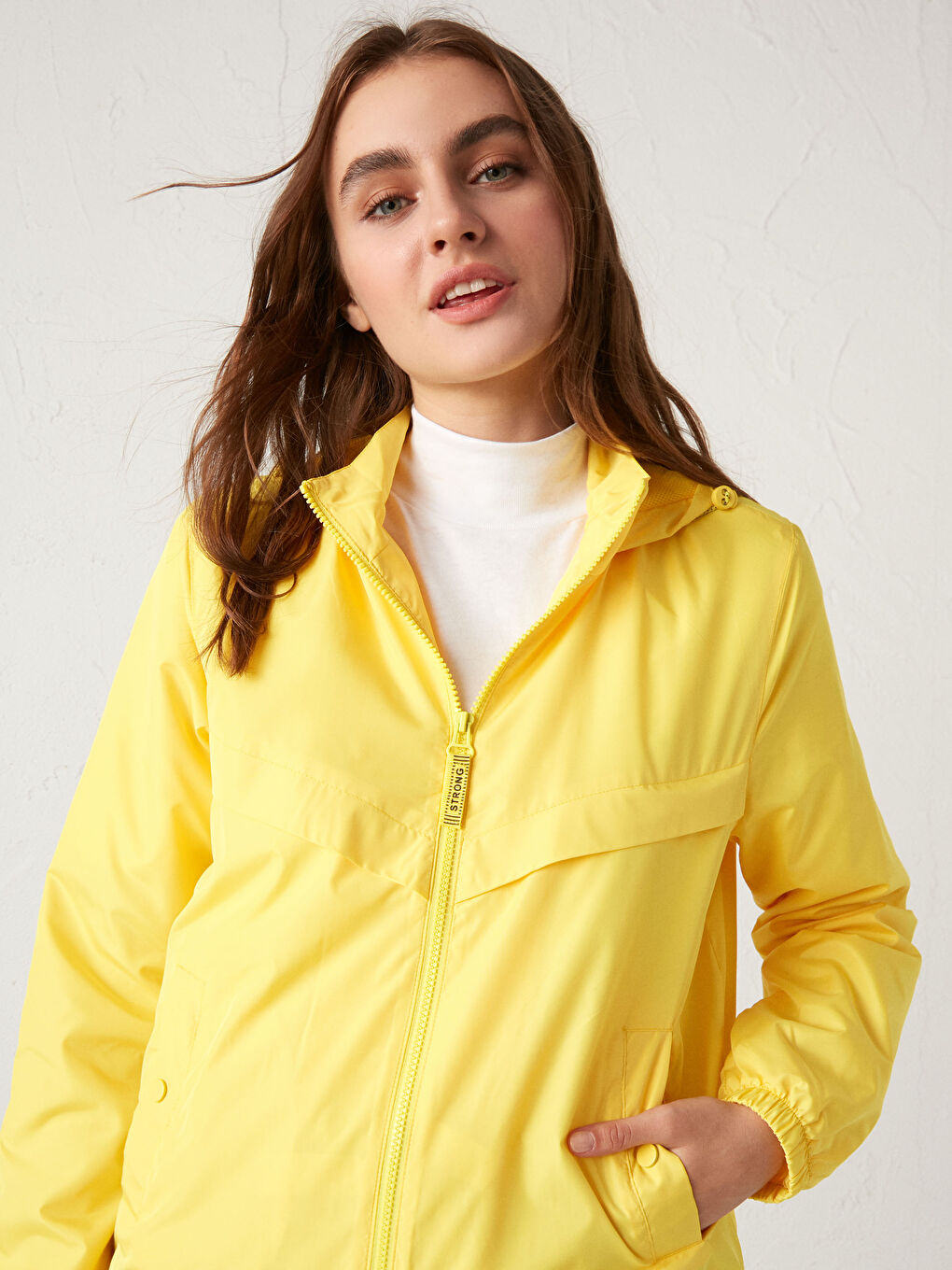 معطف مطر خفيف الوزن بكابوش-1