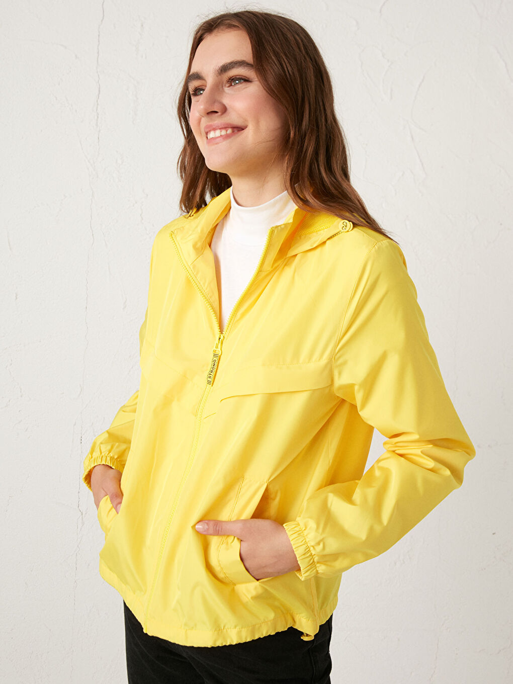 معطف مطر خفيف الوزن بكابوش-7