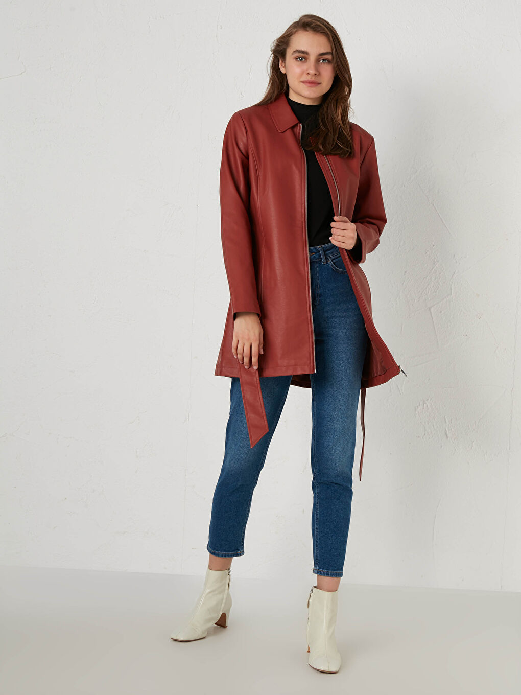 Әйелдерге арналған жағалы мойын өрнексіз жасанды былғары күртке-3