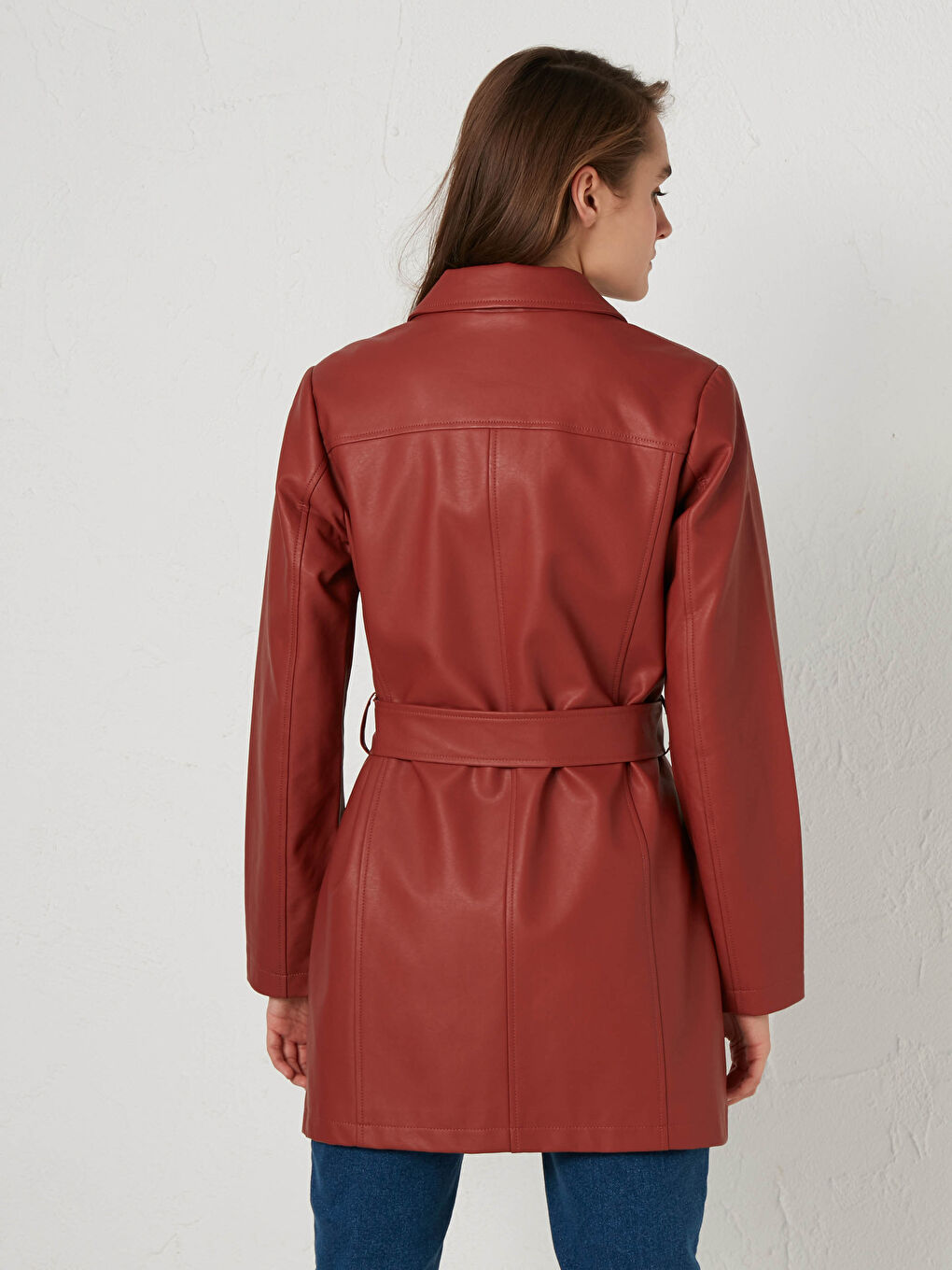 Әйелдерге арналған жағалы мойын өрнексіз жасанды былғары күртке-4