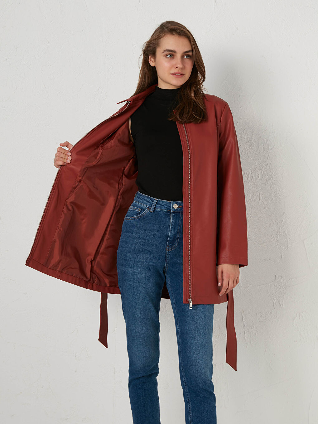 Әйелдерге арналған жағалы мойын өрнексіз жасанды былғары күртке-1