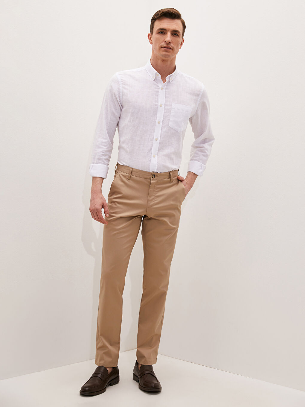 بنطلون تشينو بقماش جباردين بقصة عادية - للرجال-3