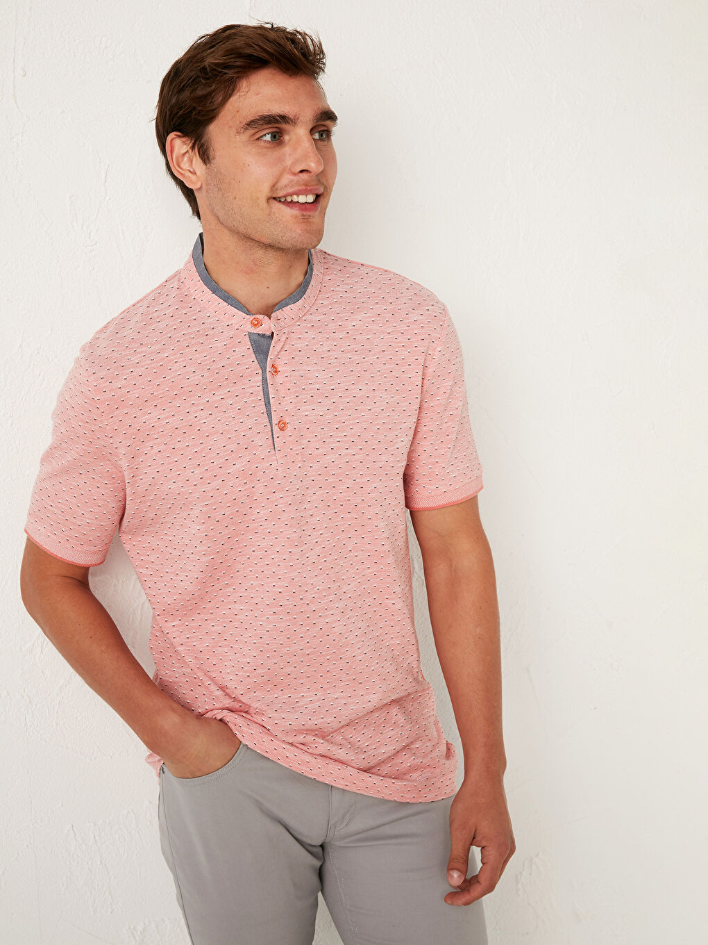 Pembe Hakim Yaka Kısa Kollu Pamuklu Tişört-1