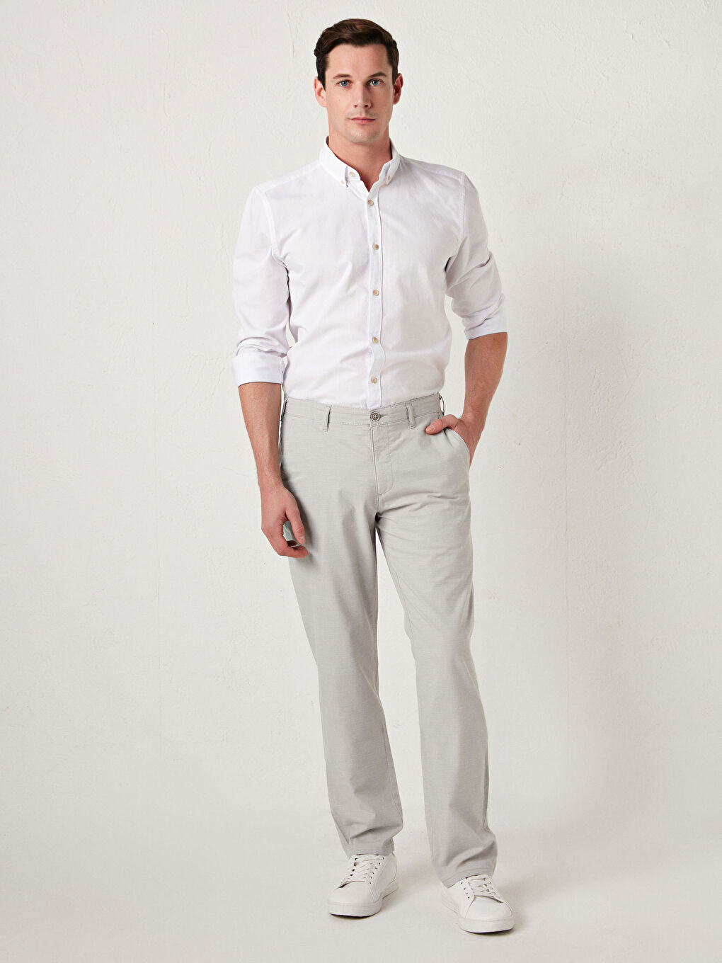 بنطلون رجالي بقصة عادية وملمس