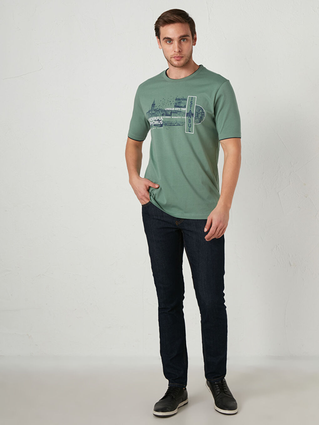 Yeşil Rahat Kalıp Bisiklet Yaka Baskılı Tişört-1