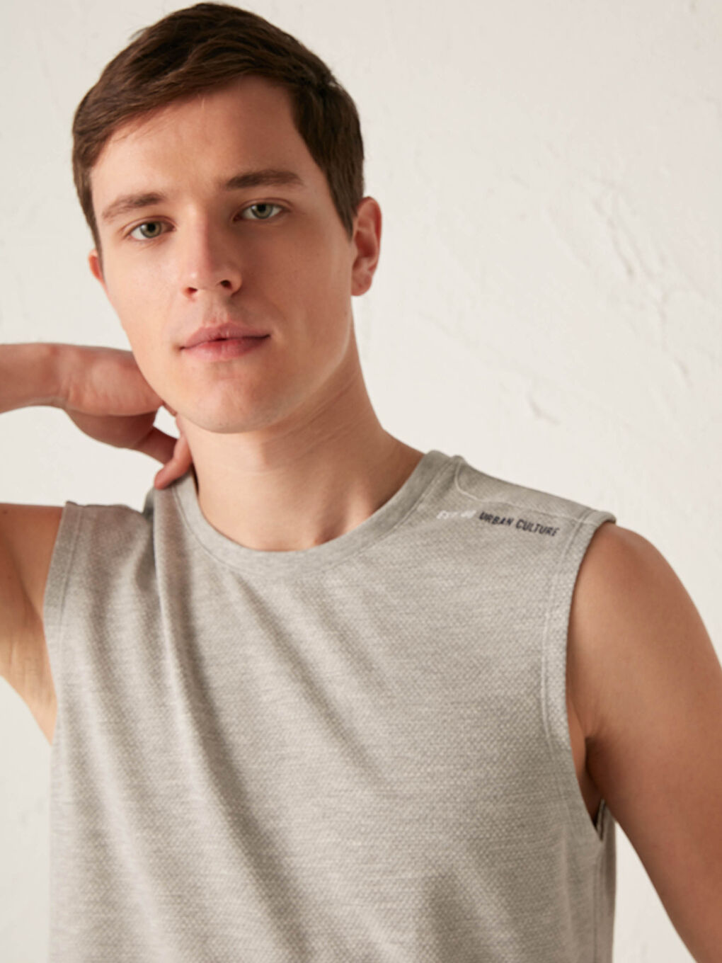 Gri Bisiklet Yaka Basic Erkek Kolsuz Tişört-2