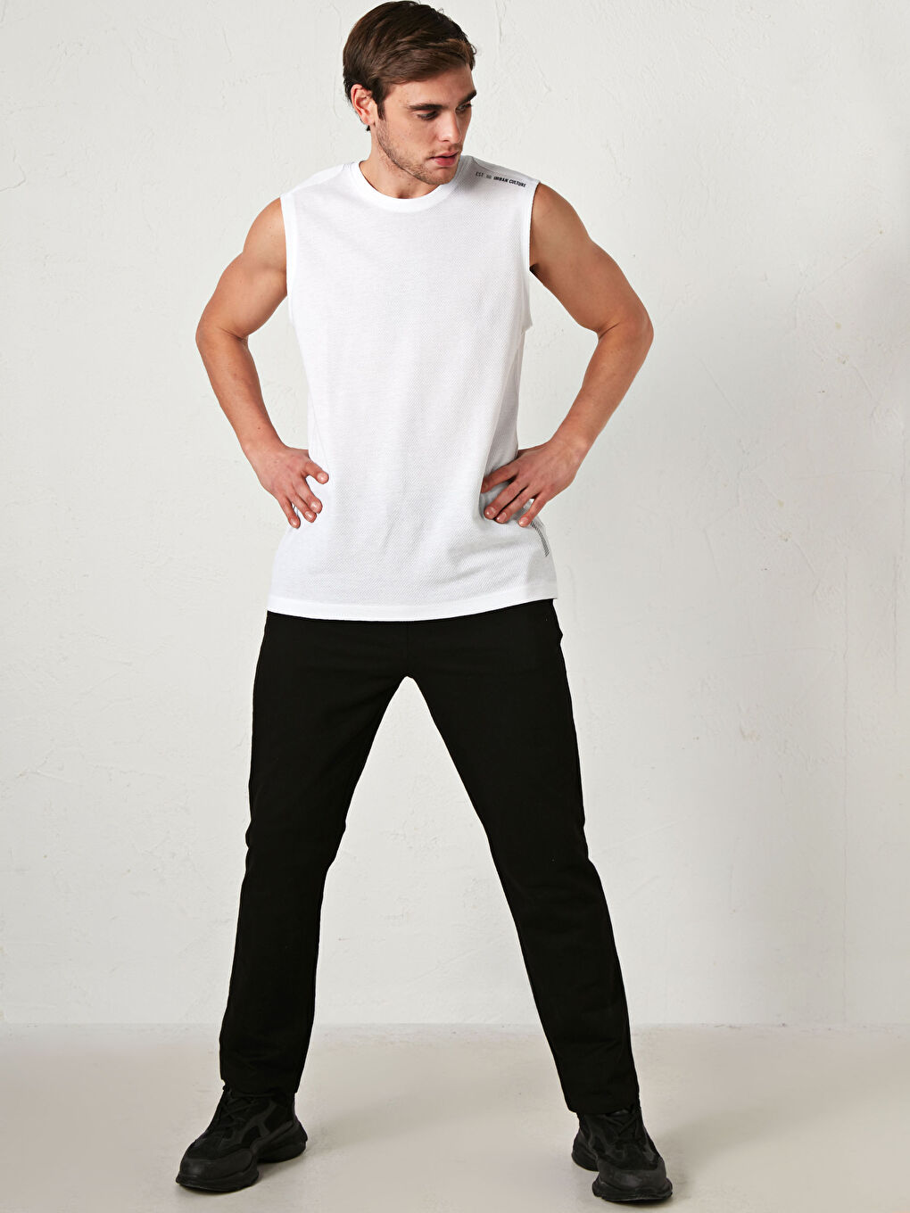 Beyaz Bisiklet Yaka Basic Erkek Kolsuz Tişört-1