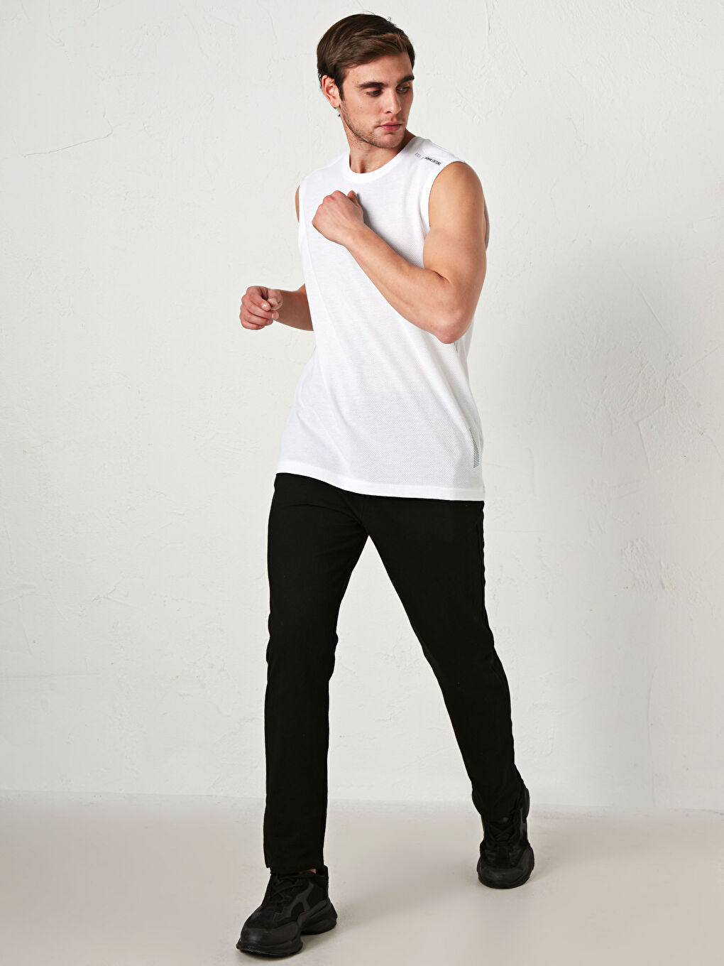 Beyaz Bisiklet Yaka Basic Erkek Kolsuz Tişört-2