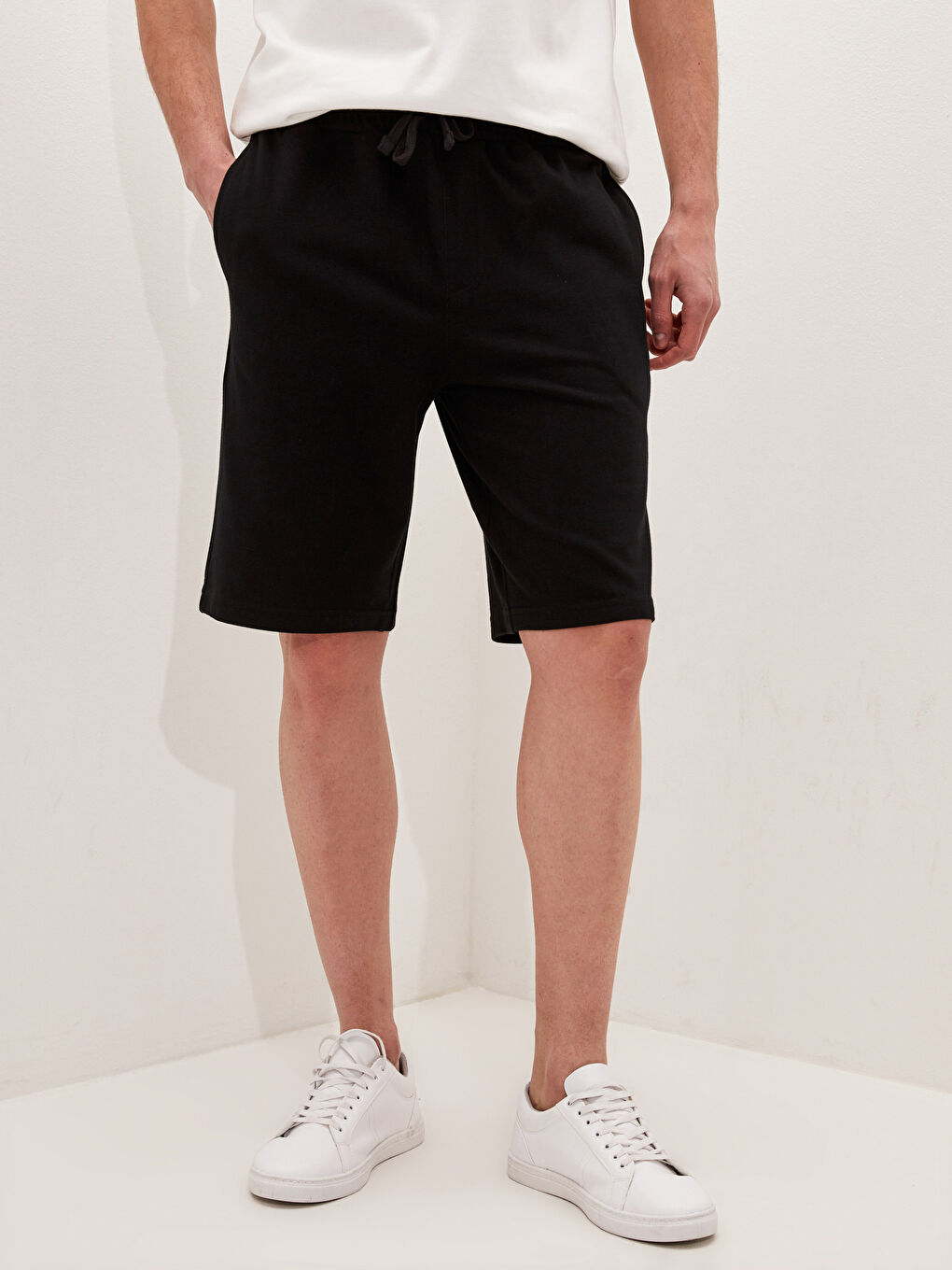 Siyah Standart Kalıp Pike Erkek Şort-3