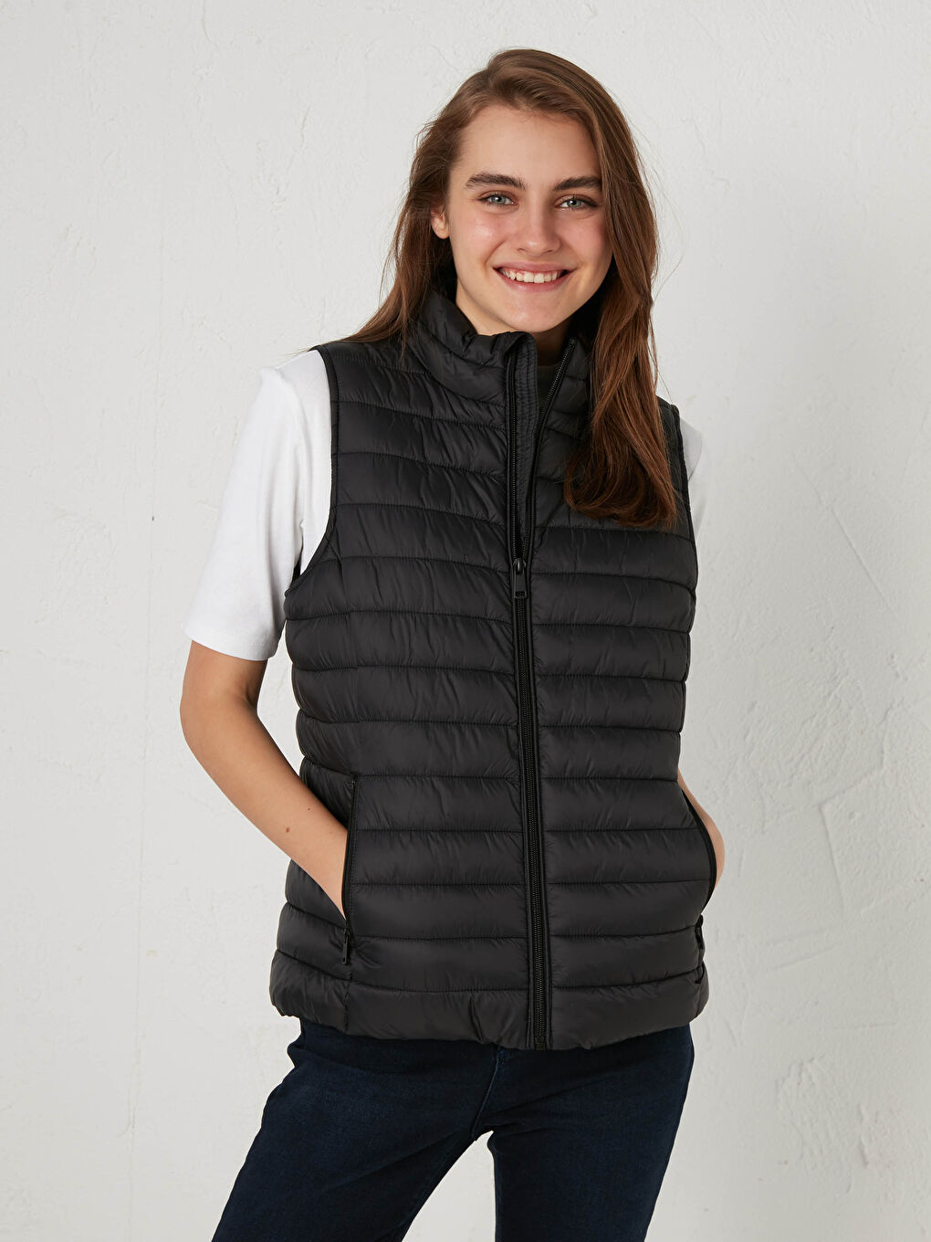 Siyah Dik Yaka Şişme Yelek