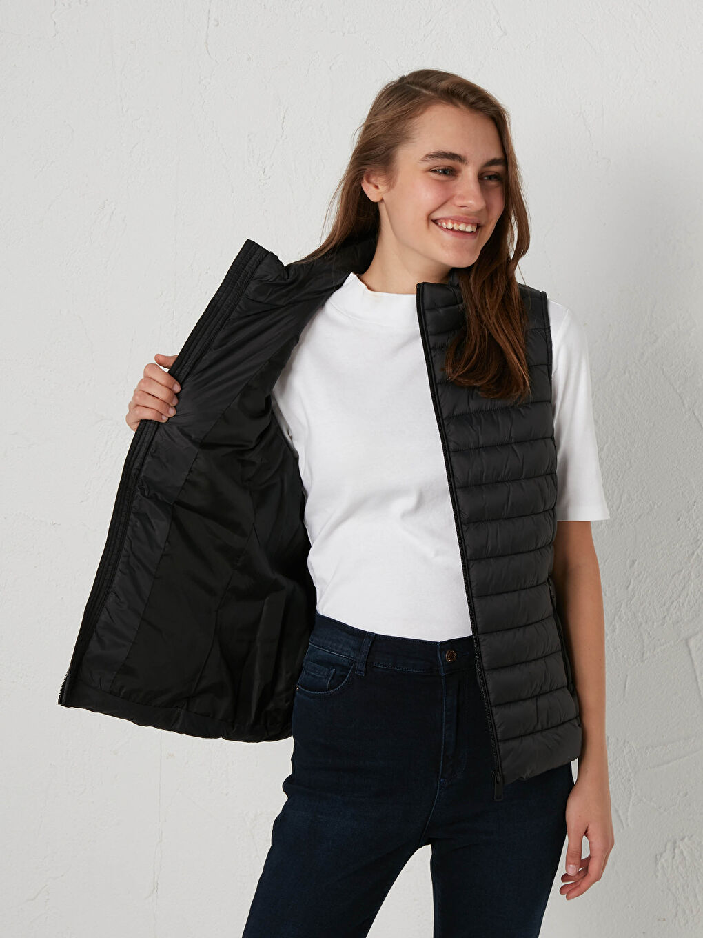 Siyah Dik Yaka Şişme Yelek-1