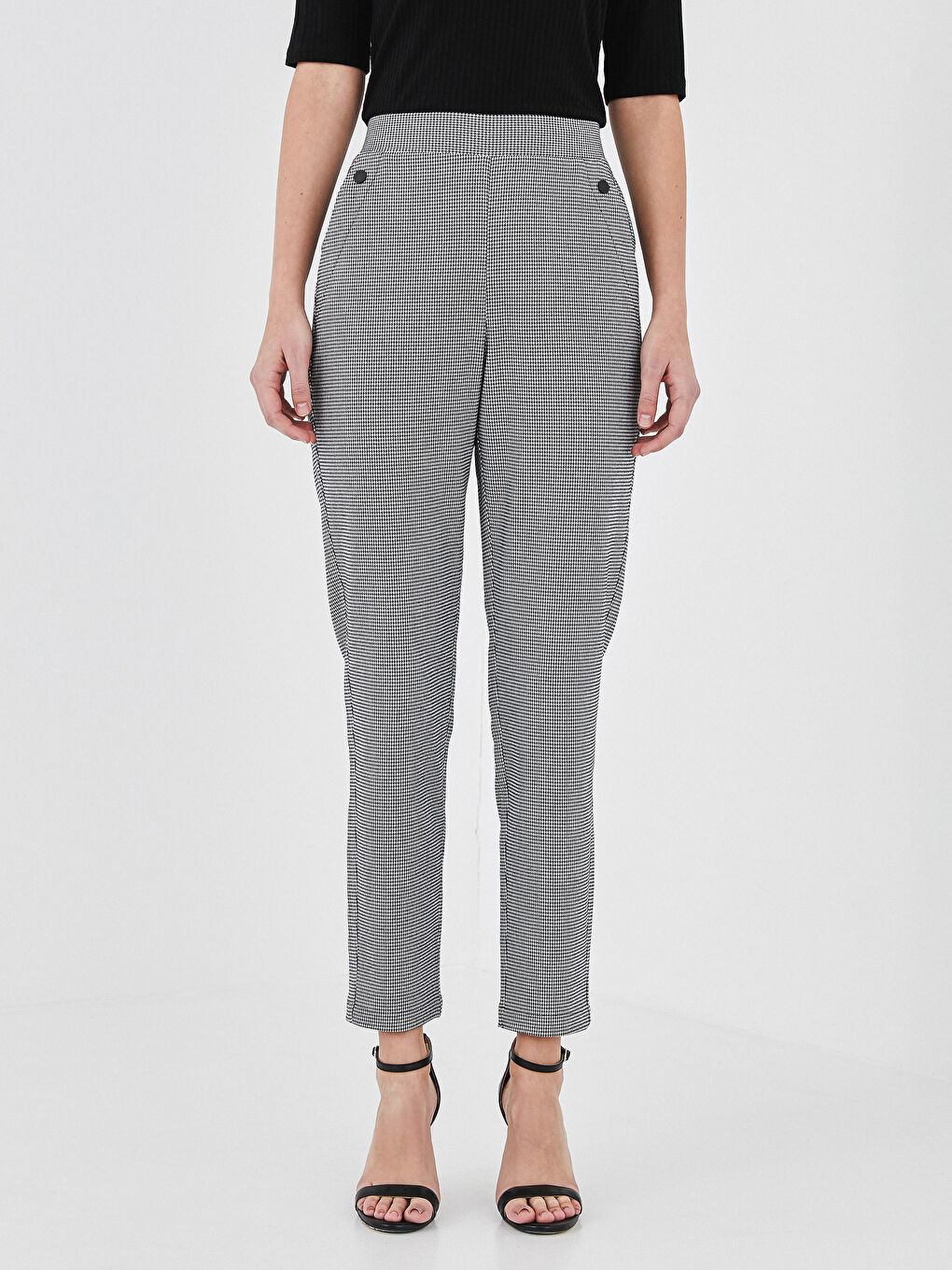 Houndstooth Patterned Pocket Detailed Trousers-3