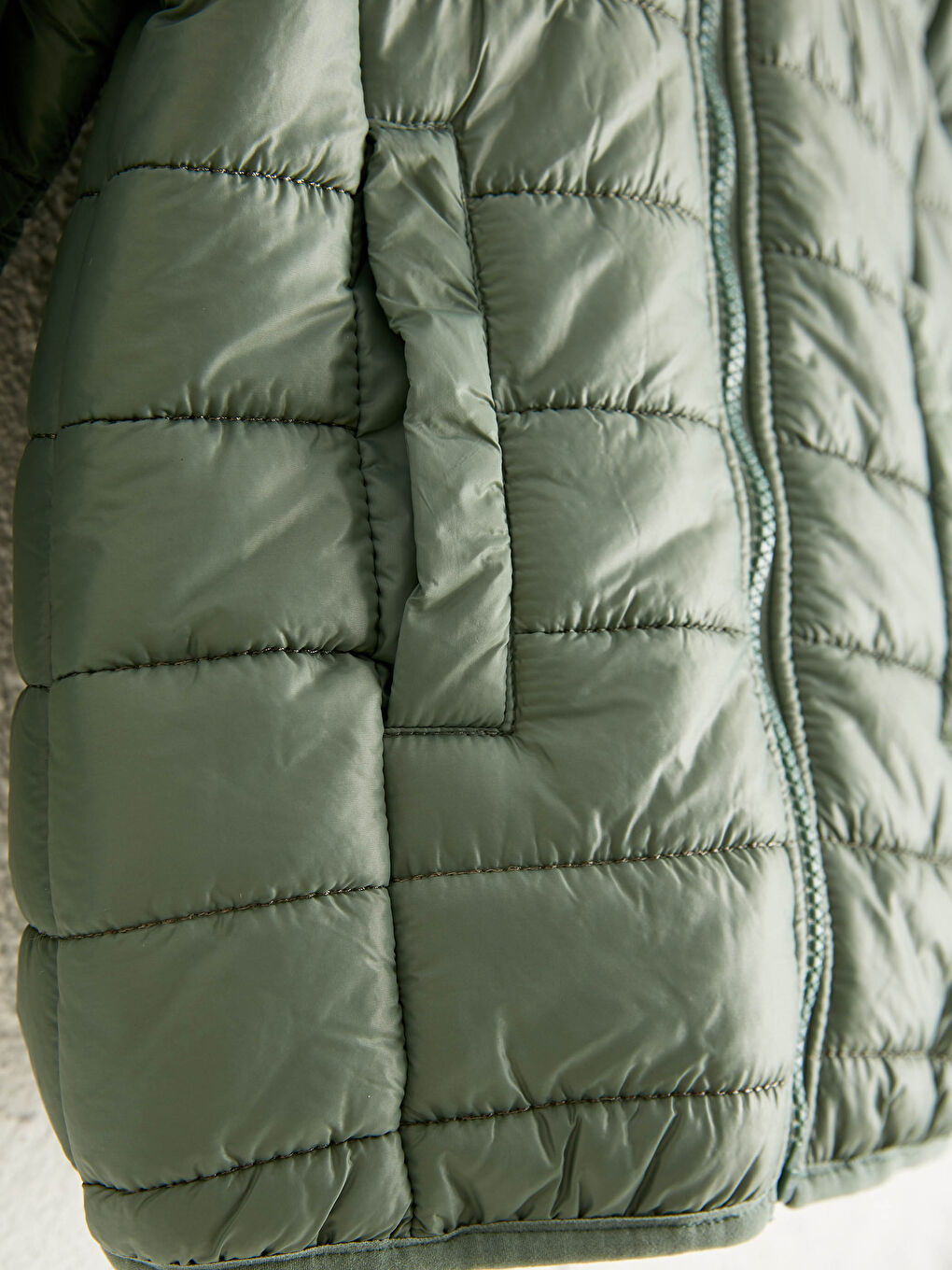 Geacă Matlasată cu glugă-3