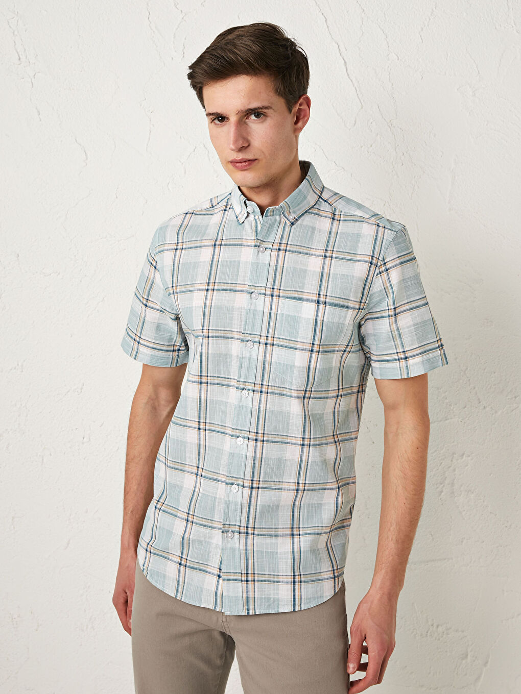 LCWAIKIKI Classic Standardni kroj Kratki rukav Karirani dezen Poplin Muška košulja -S11752Z8-LM4