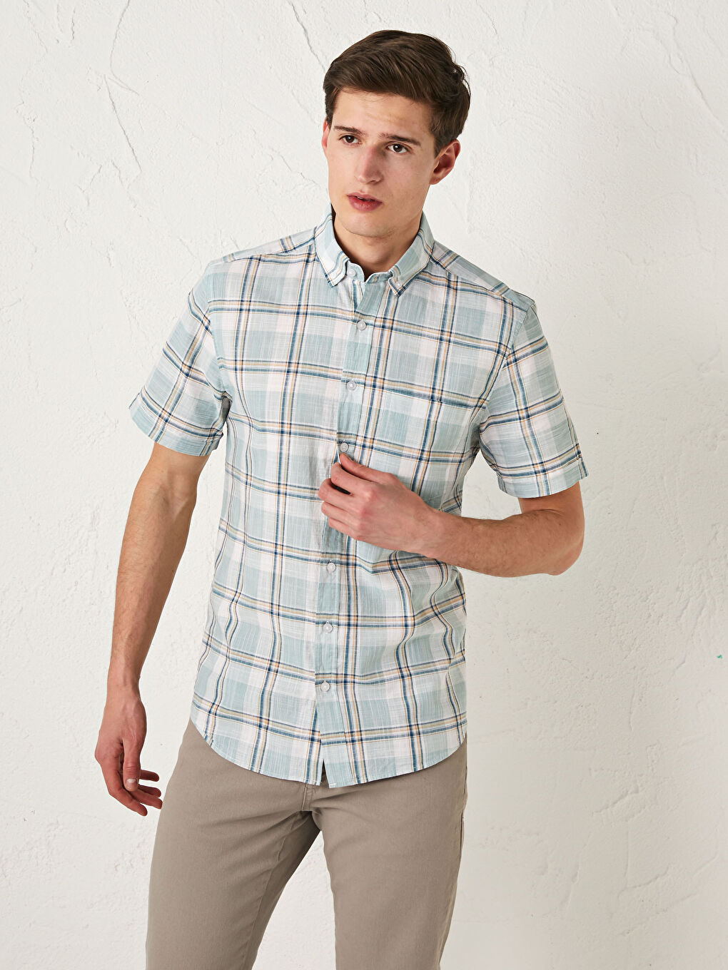 LCWAIKIKI Classic Standardni kroj Kratki rukav Karirani dezen Poplin Muška košulja -S11752Z8-LM4