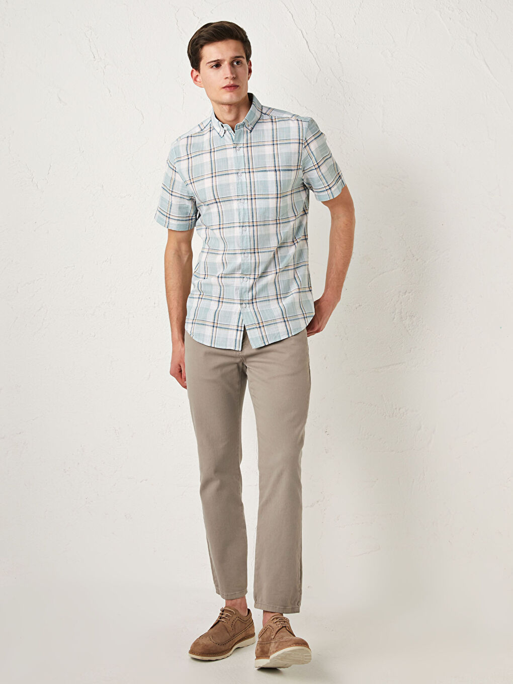 LCWAIKIKI Classic Standardni kroj Kratki rukav Karirani dezen Poplin Muška košulja -S11752Z8-LM4