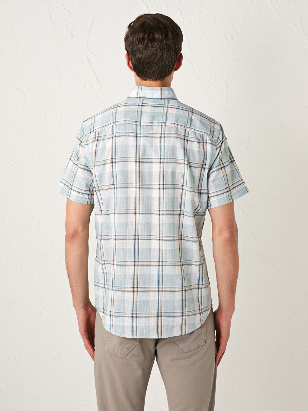 LCWAIKIKI Classic Standardni kroj Kratki rukav Karirani dezen Poplin Muška košulja -S11752Z8-LM4