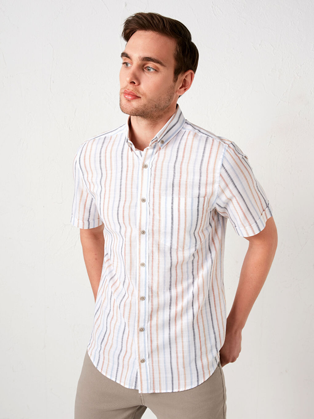 LCWAIKIKI Classic Regular Fit Short Sleeve Striped Poplin Men's Shirt -S11753Z8-LE8