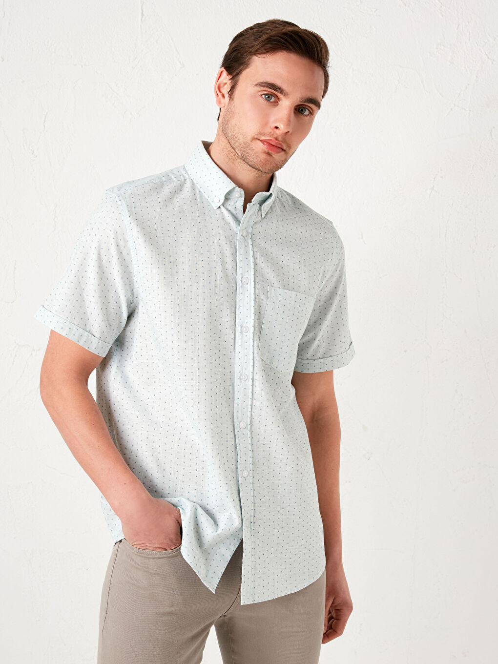 قميص بوبلين كم قصير بقصة عادية للرجال-1