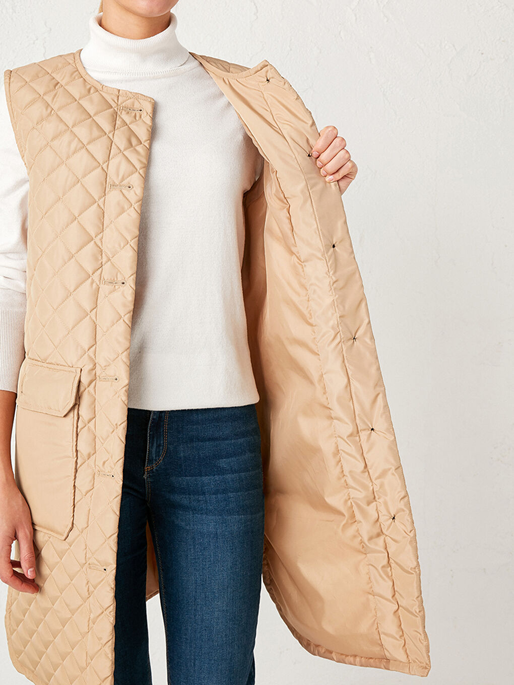 Buttoned Quilted Vest-5