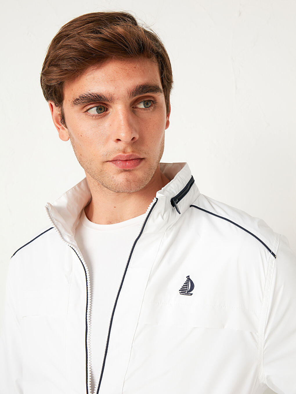 Beyaz Dik Yaka Erkek Mont-1