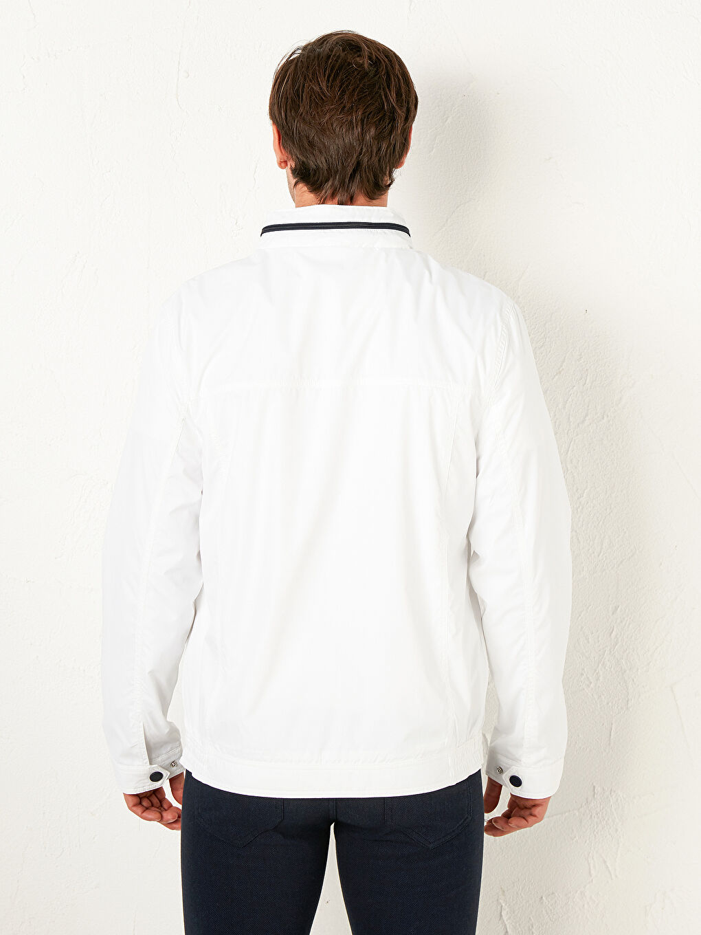 Beyaz Dik Yaka Erkek Mont-4