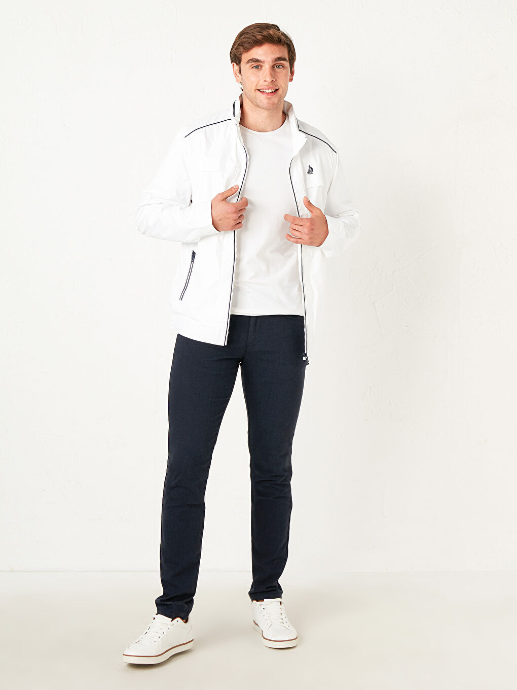 Beyaz Dik Yaka Erkek Mont-5