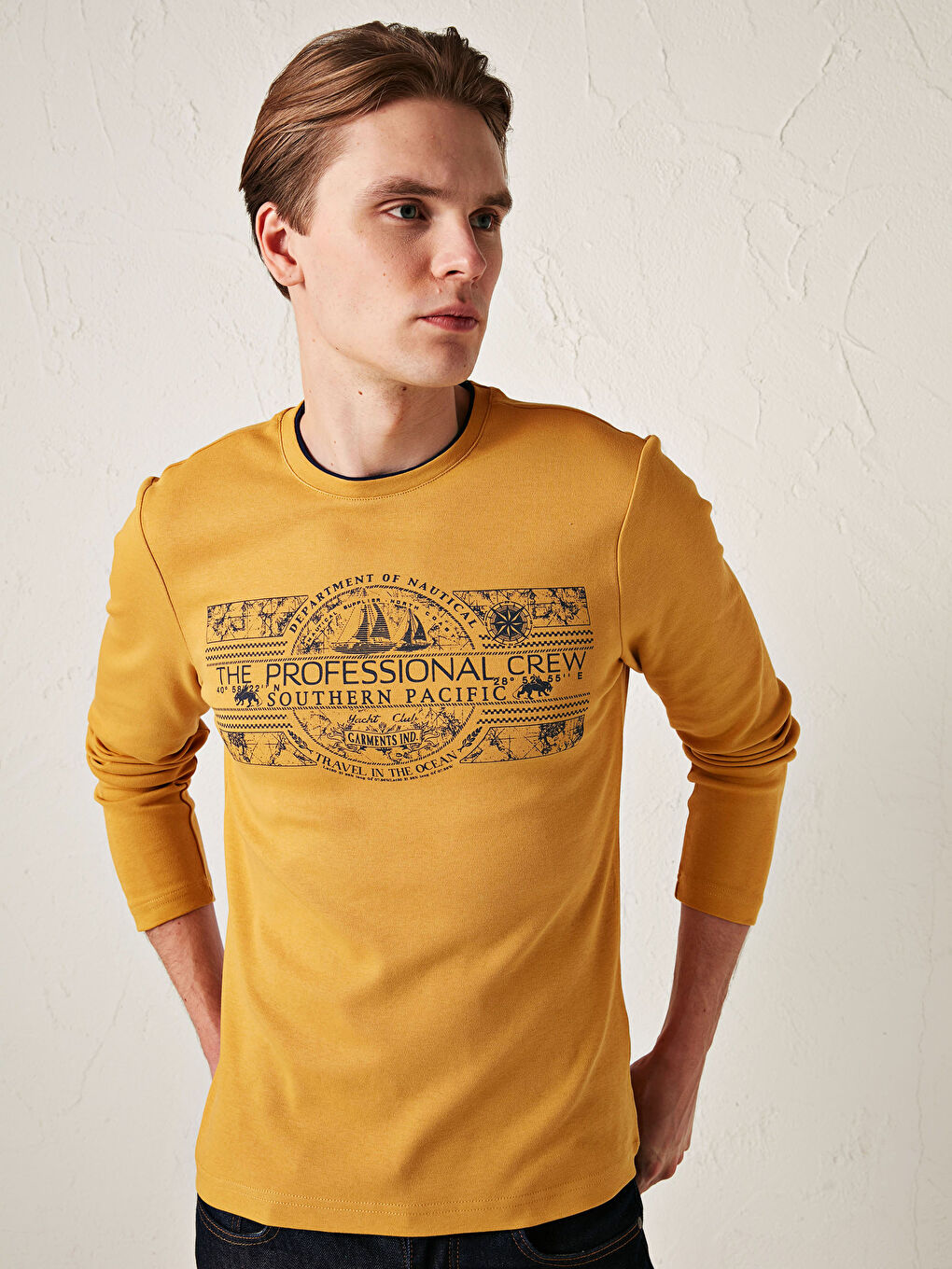 Crew Neck Long Sleeve Printed Men's T-Shirt