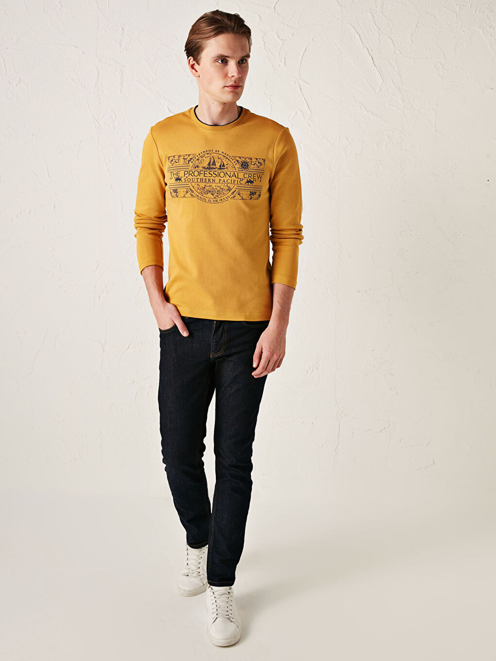 Crew Neck Long Sleeve Printed Men's T-Shirt-1