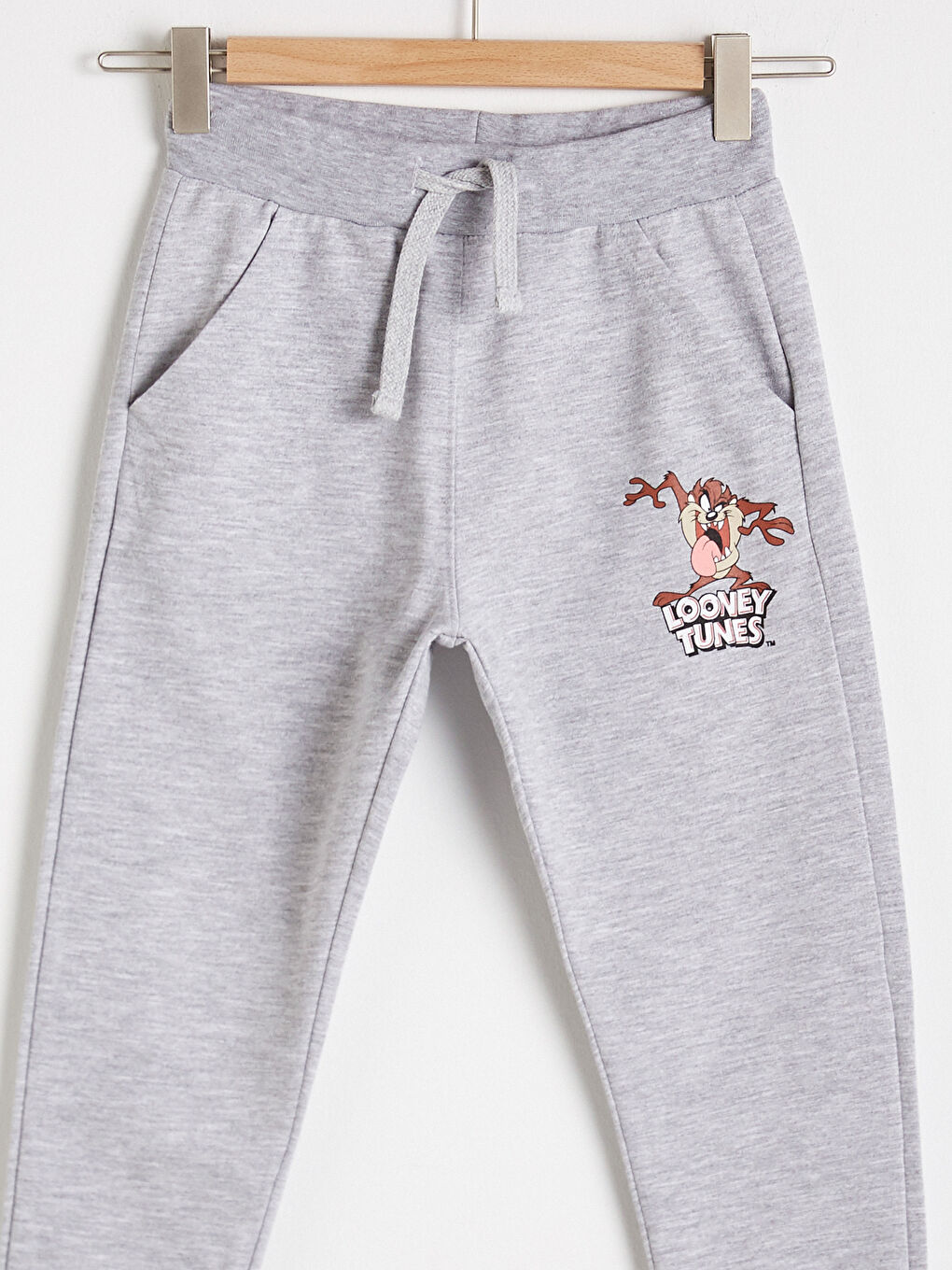 بنطلون رياضي ولادي مطبوع عليه رسمة تاز المشاكس-2