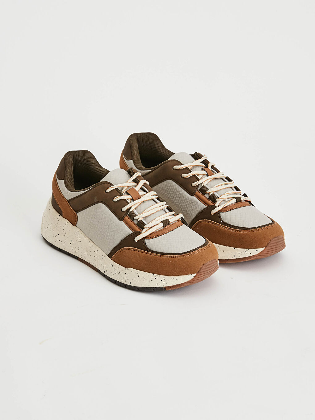 سنيكرز رجالي بأربطة