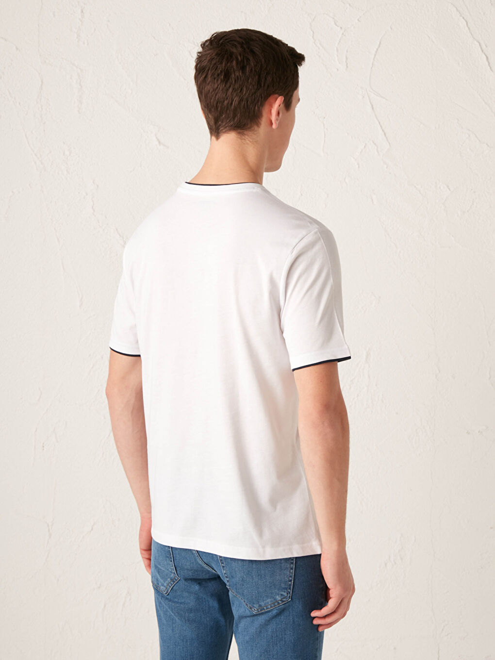 Beyaz Bisiklet Yaka Baskılı Penye Tişört-4