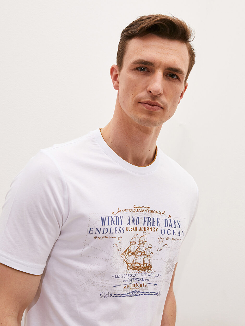 Beyaz Bisiklet Yaka Kısa Kollu Baskılı Penye Erkek Tişört-2