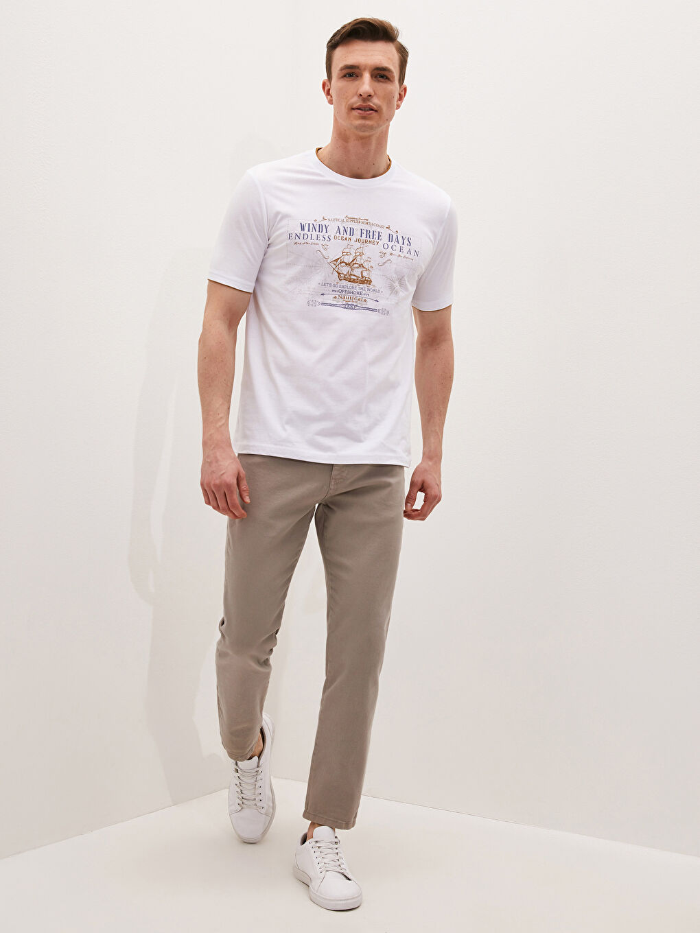 Beyaz Bisiklet Yaka Kısa Kollu Baskılı Penye Erkek Tişört-1